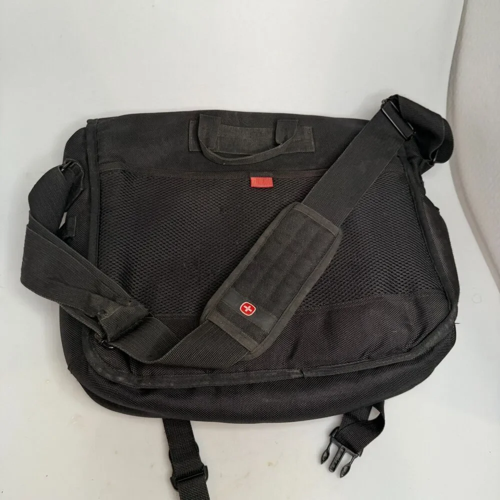 Wenger Swiss Army Laptop Messenger Bag Black Flap-Over Fits 15.6